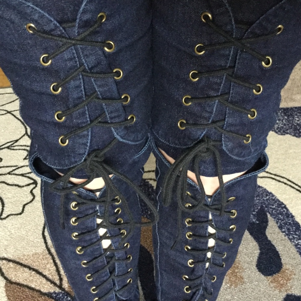 Lace up high waisted size 9 jeans